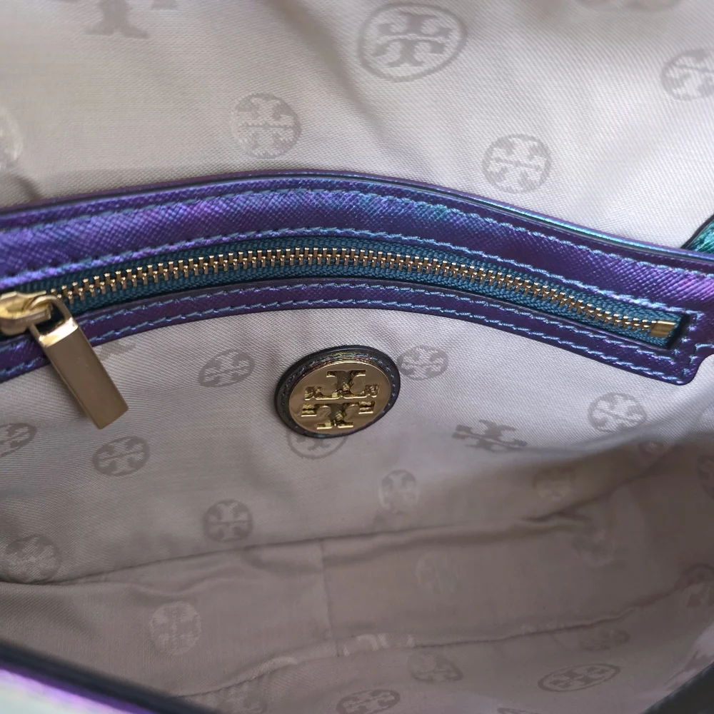 Tory Burch Hologram Iridescent Robinson Crossbody - Picture 11 of 16